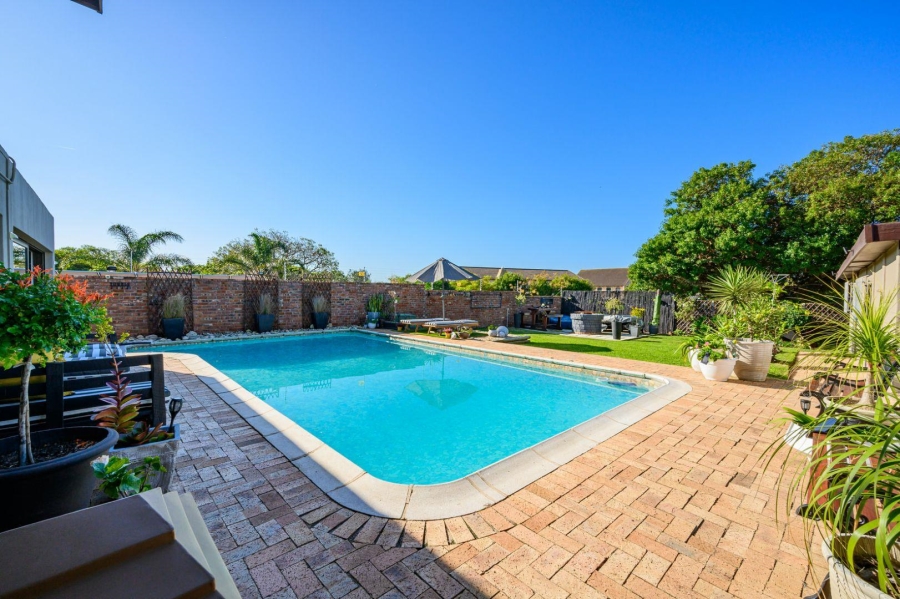 8 Bedroom Property for Sale in Summerstrand Eastern Cape